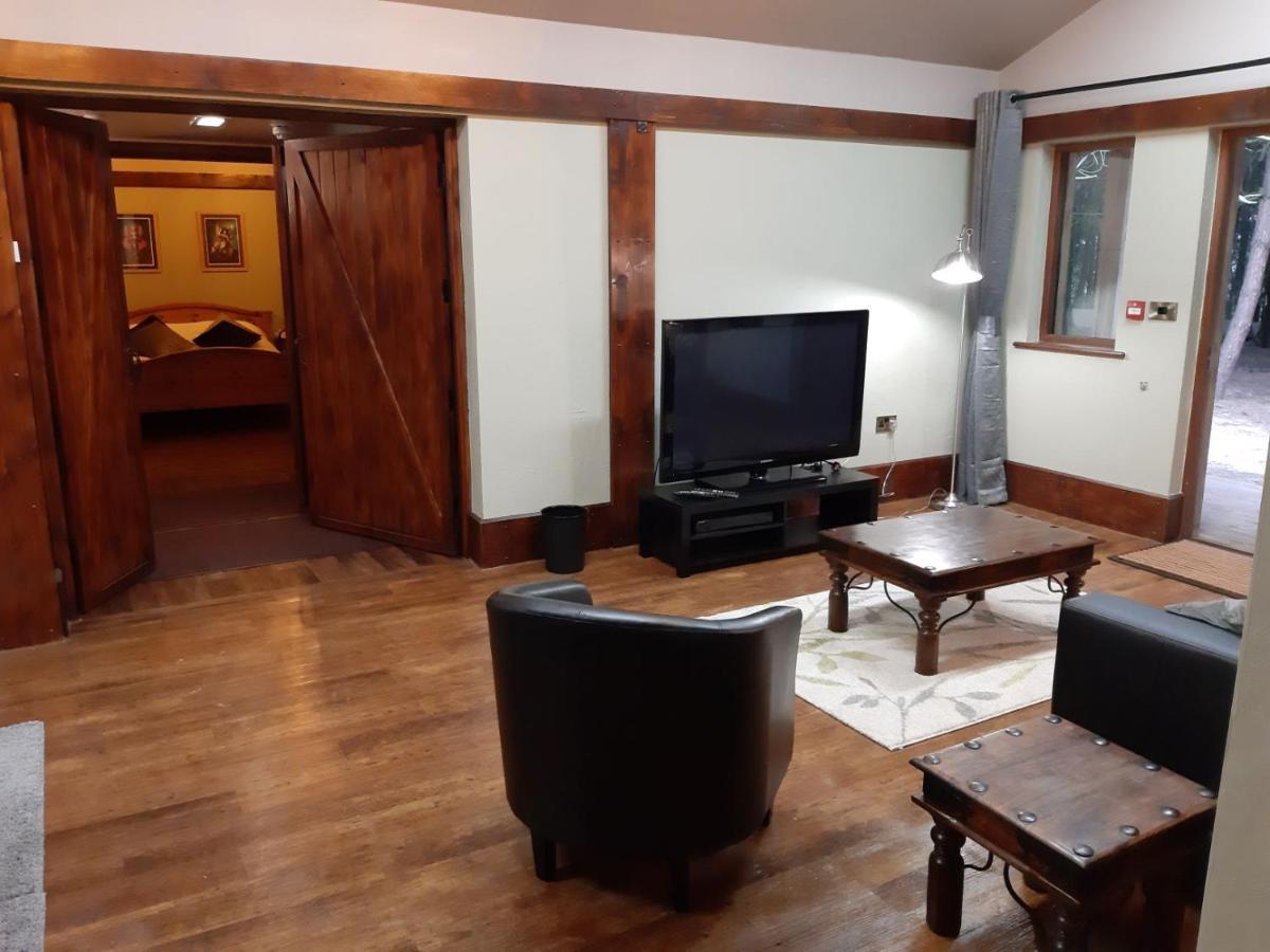 Wyldwood Lodge Чедл Экстерьер фото