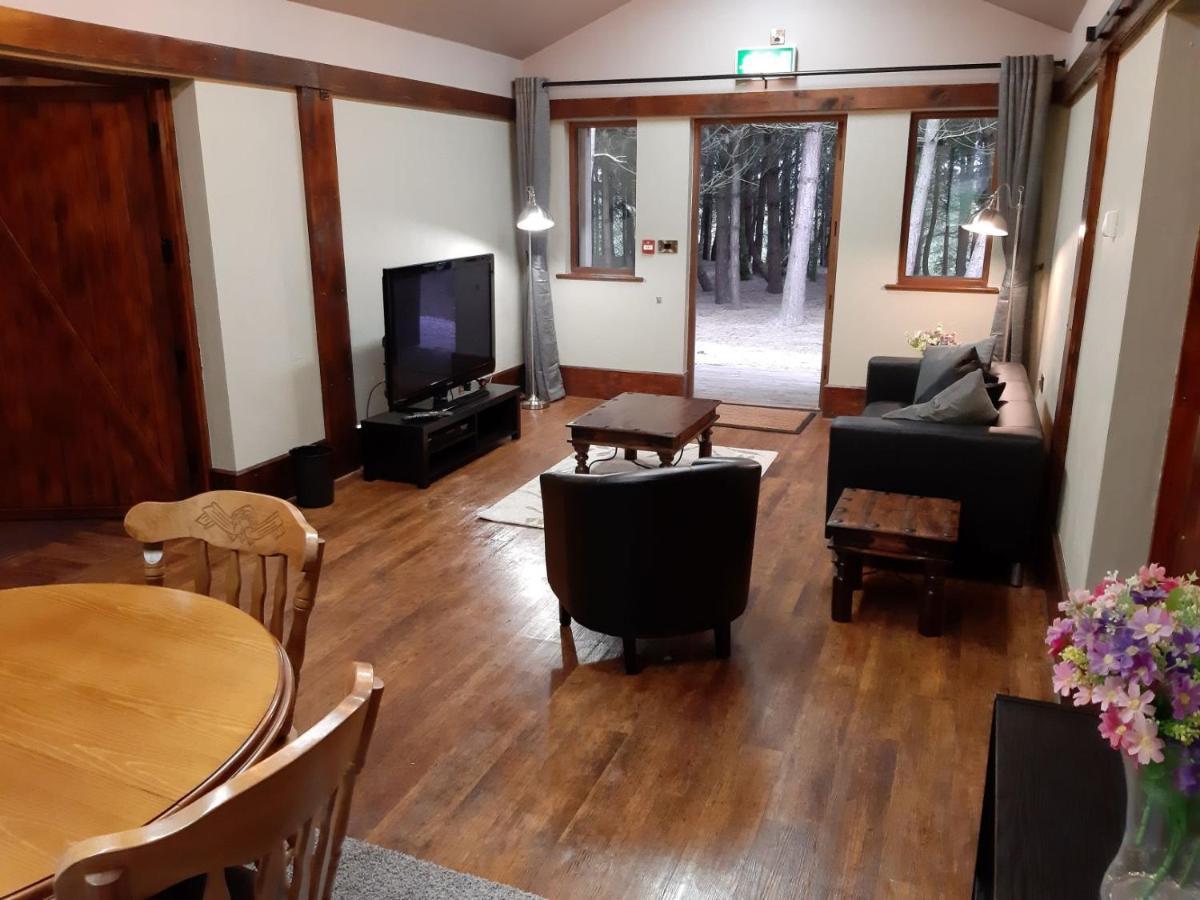 Wyldwood Lodge Чедл Экстерьер фото